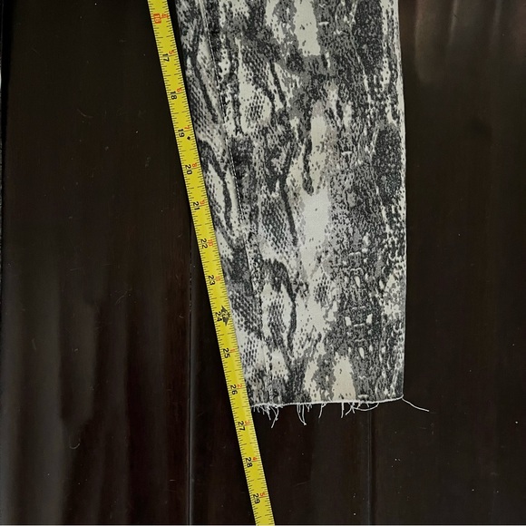 Pistola Black And White Snake Print Frayed Denim Size 27 - Picture 5 of 7